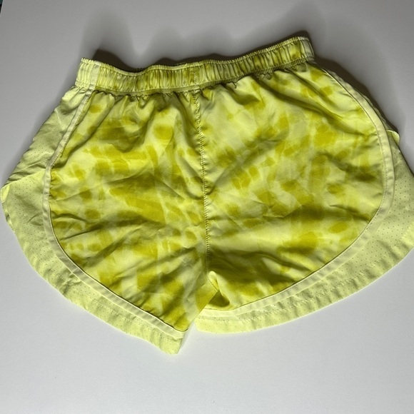 Nike Women's Surf to Sport Tempo Running Short in Luminous Green - Picture 3 of 6